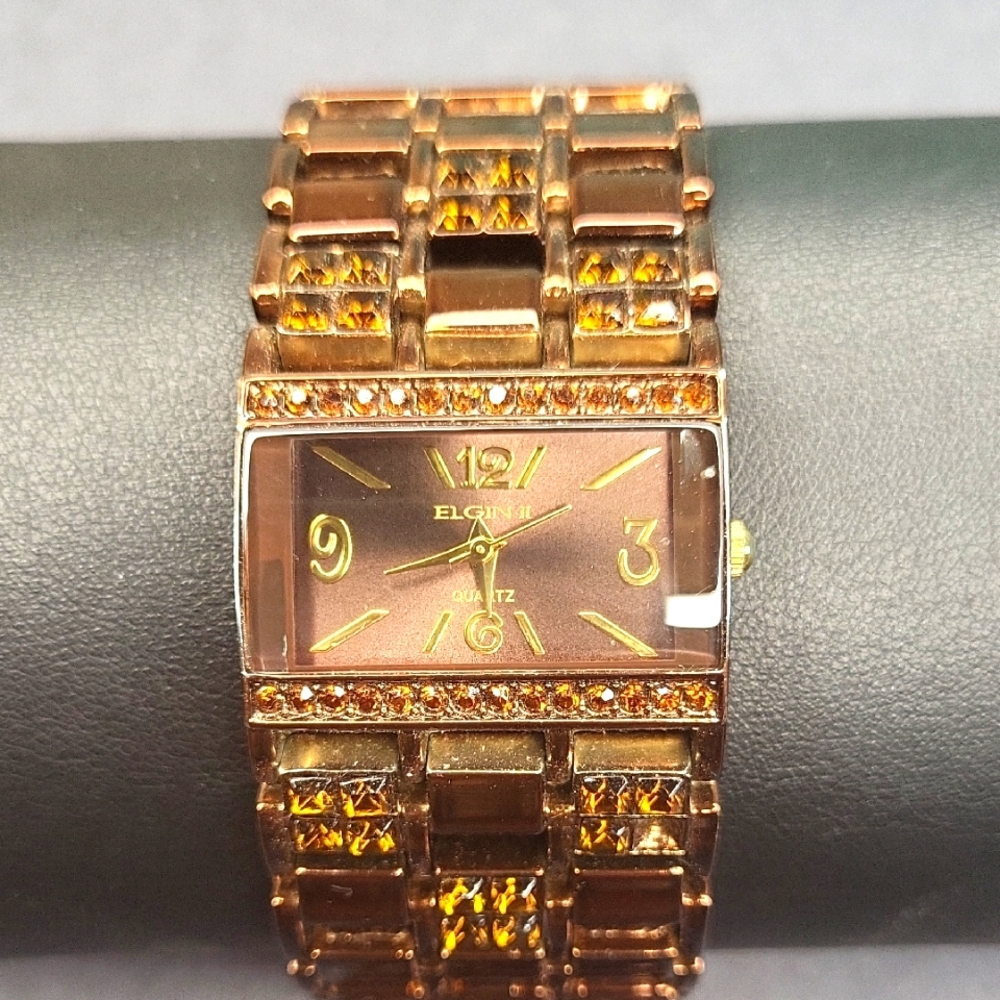 Gold Quartz Watch - Picture 1 of 2